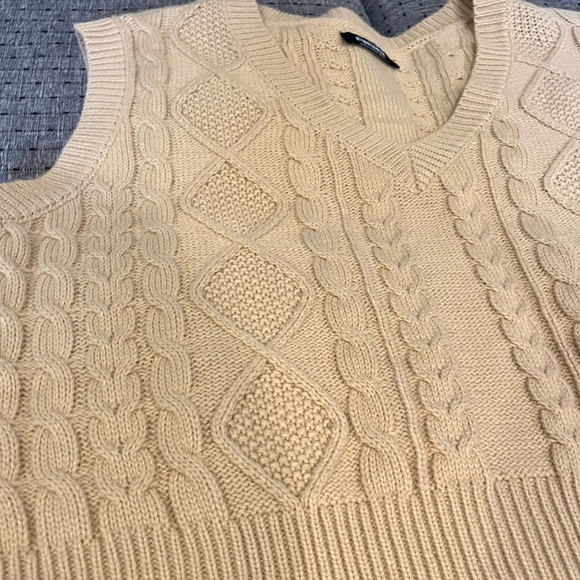 Tilly’s oversized brown sweater vest - Picture 3 of 7